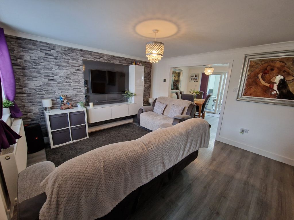 Property photo 2 of 22 Living Room