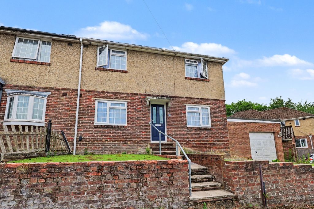 Property photo 1 of 15 2 Barry Road, Southampton, So19 5Lp