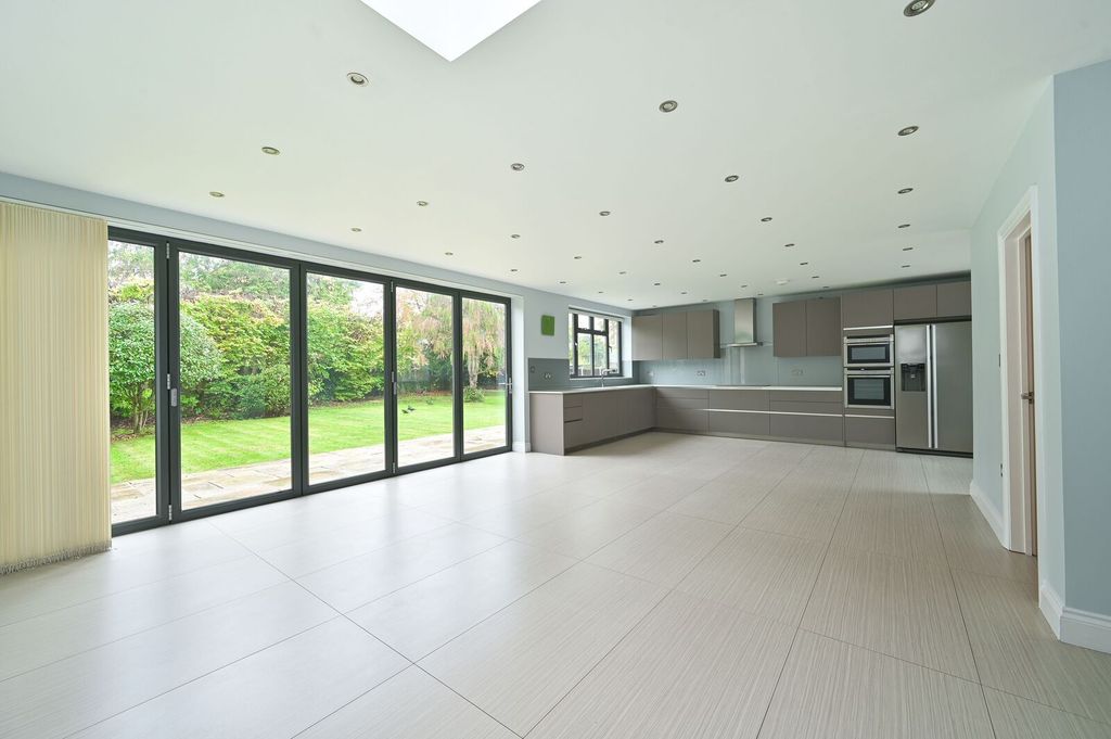 Property photo 2 of 11