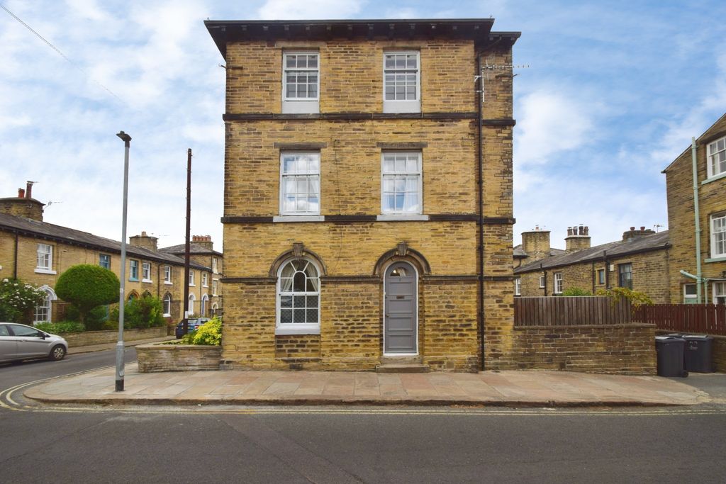 Property photo 1 of 16 7055Aecd-Front