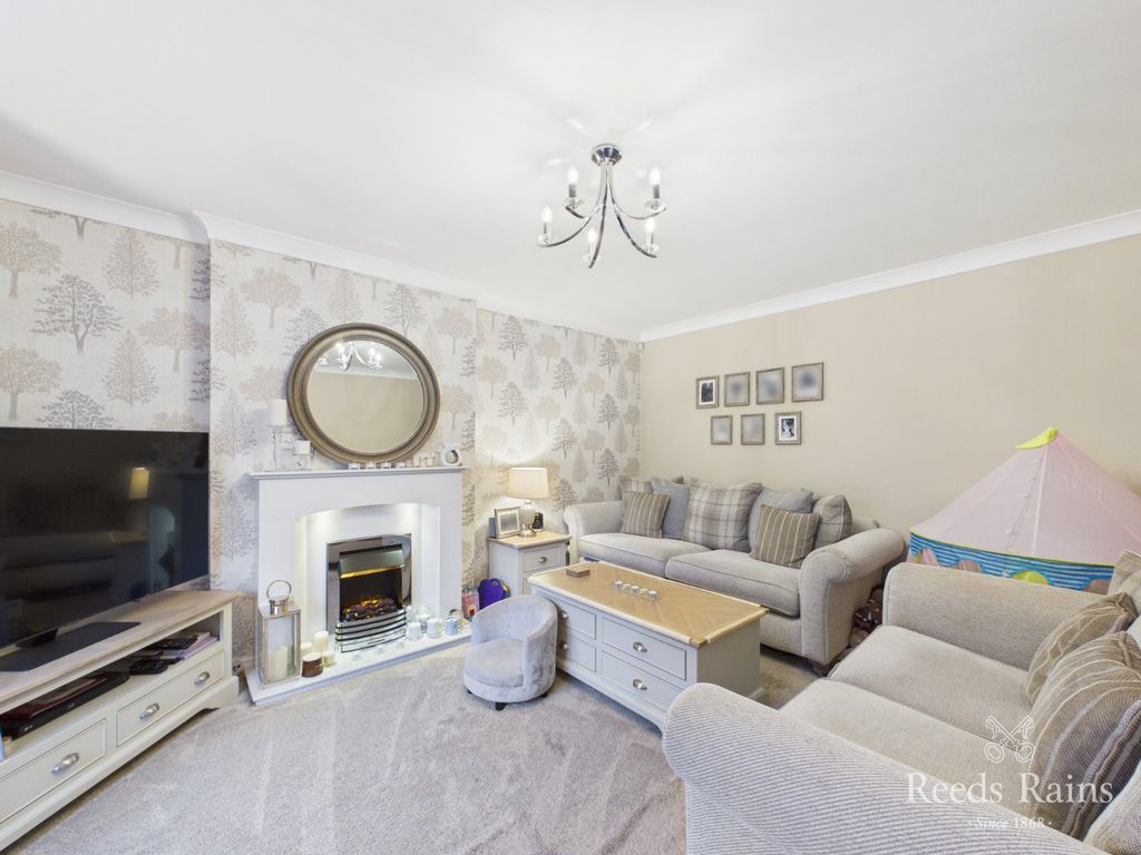 Property photo 2 of 25 Sitting Room