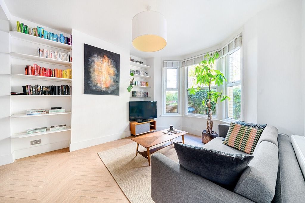 Property photo 3 of 21 Picture No. 02