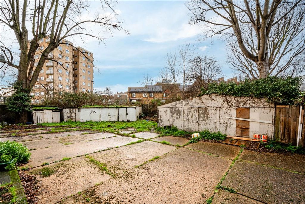 Property photo 3 of 18