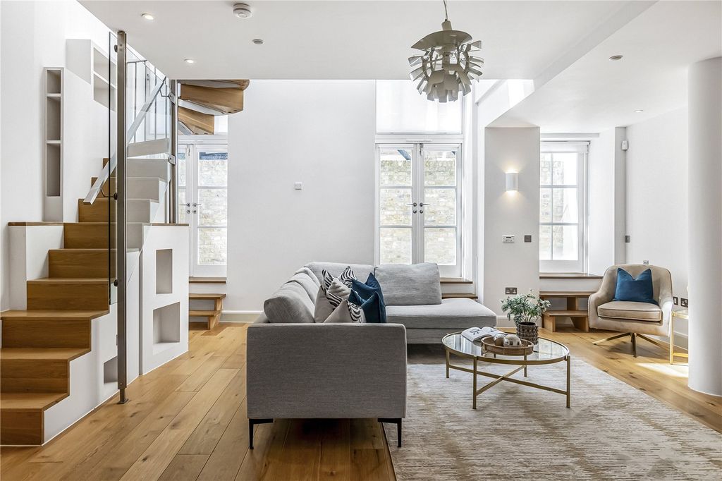 Property photo 2 of 46 Reception 1