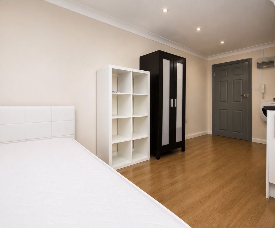 Property photo 3 of 4 Studio