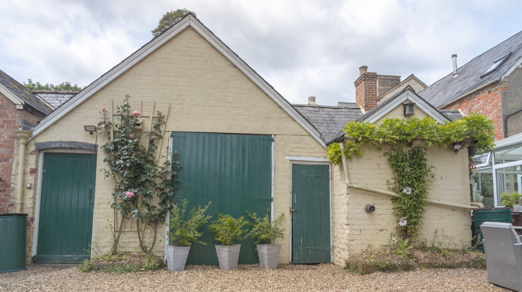 Property photo 2 of 39