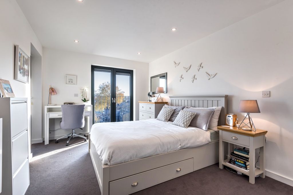 Property photo 2 of 8 402593 (4)