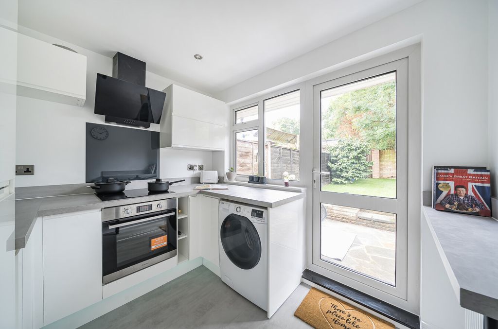 Property photo 3 of 18 1333511-18-688B71...