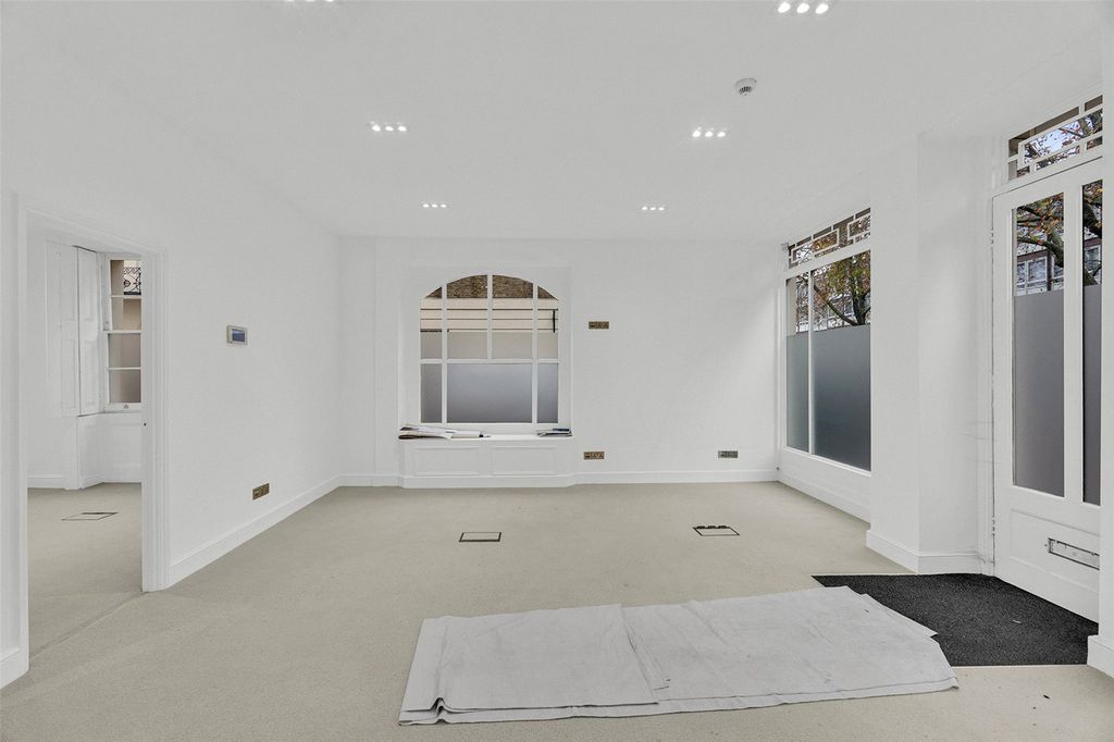 Property photo 3 of 39 Picture No. 04