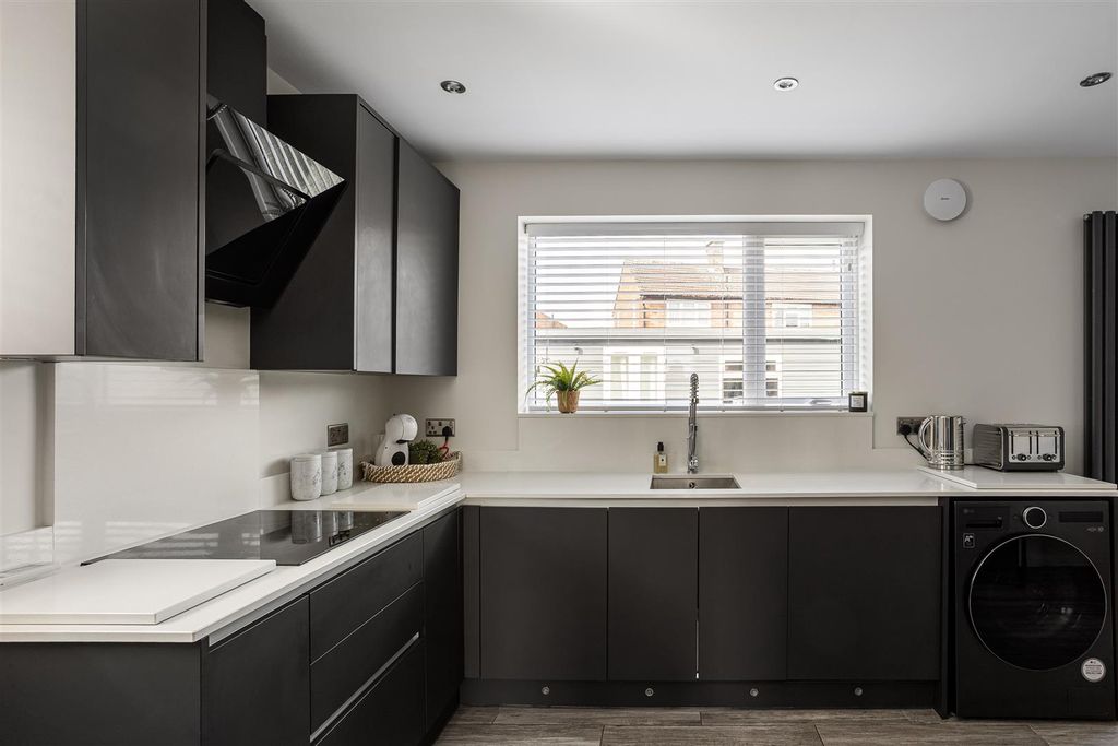 Property photo 2 of 16 Kitchen Dining
