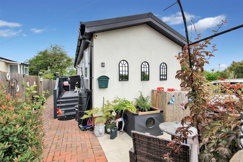 Property photo 1 of 13 Garden 3.Jpg
