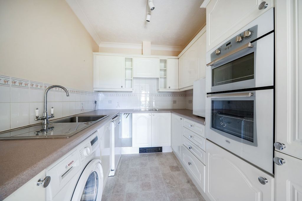 Additional image 4 of 1 bed flat for saleKing George Avenue, Petersfield GU32