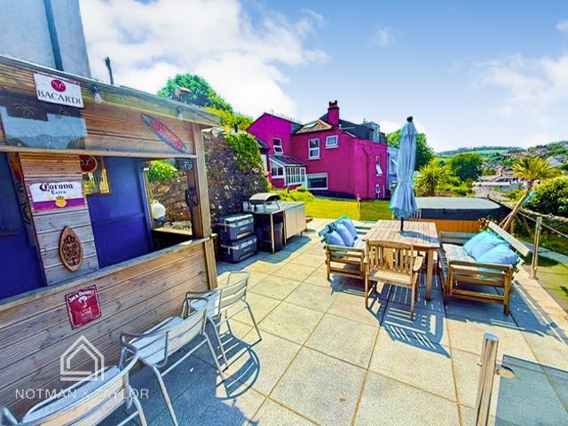 Property photo 2 of 30