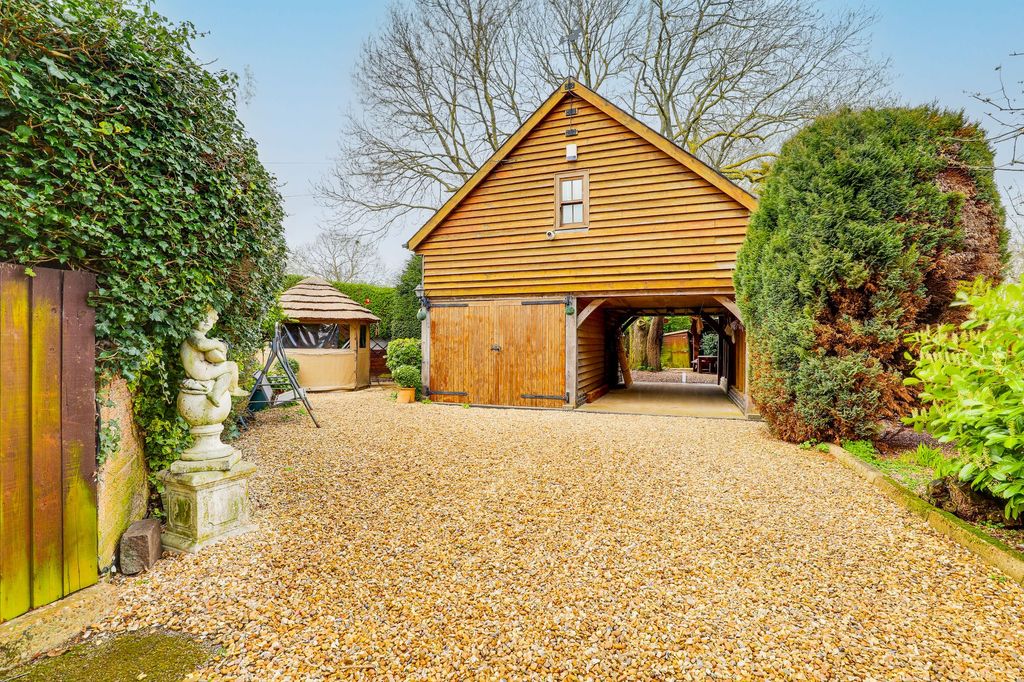 Property photo 3 of 33