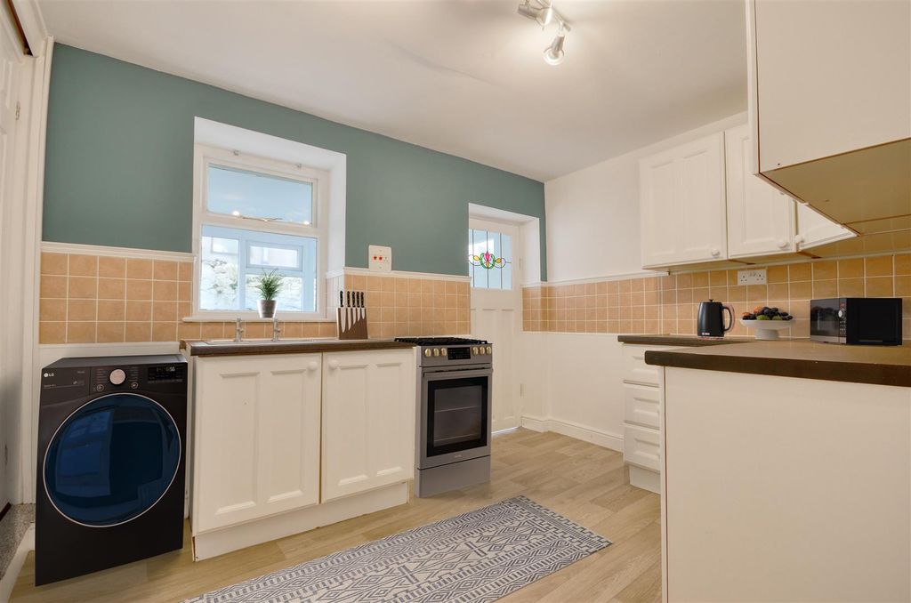 Property photo 2 of 15 Kitchen