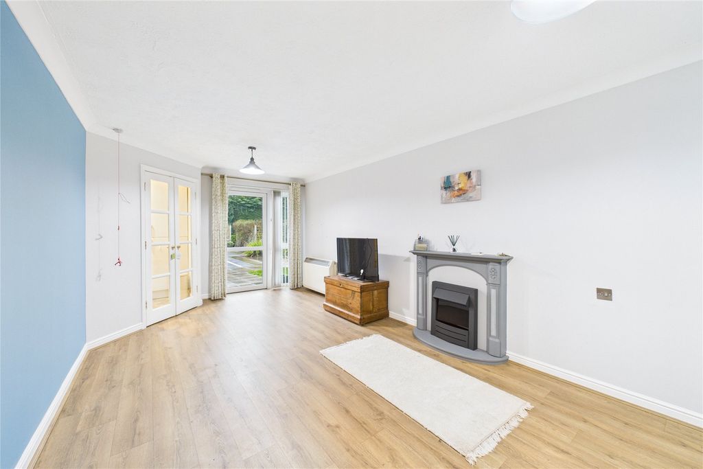 Property photo 2 of 8 Picture No. 11