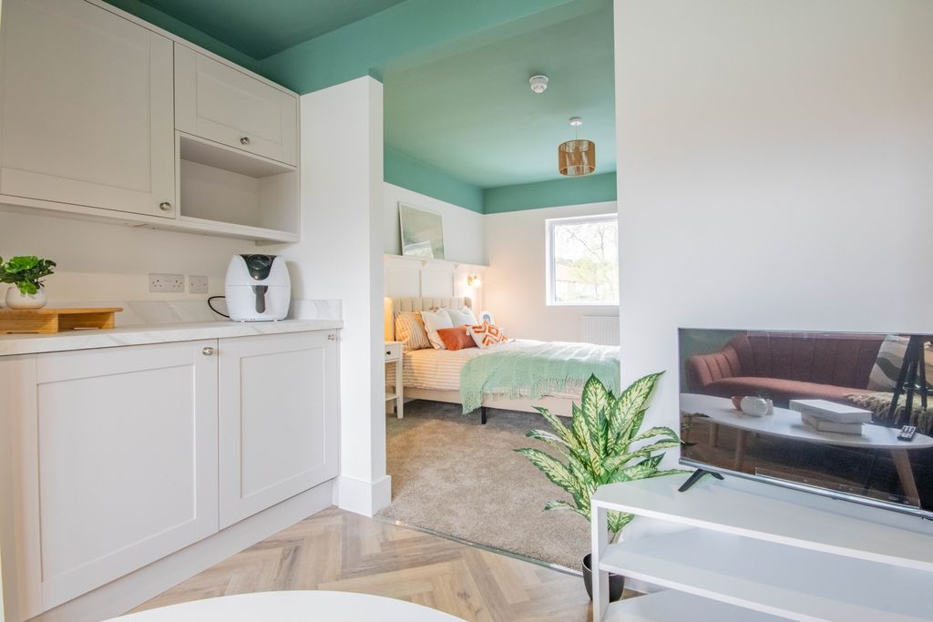 Property photo 2 of 12 E-7