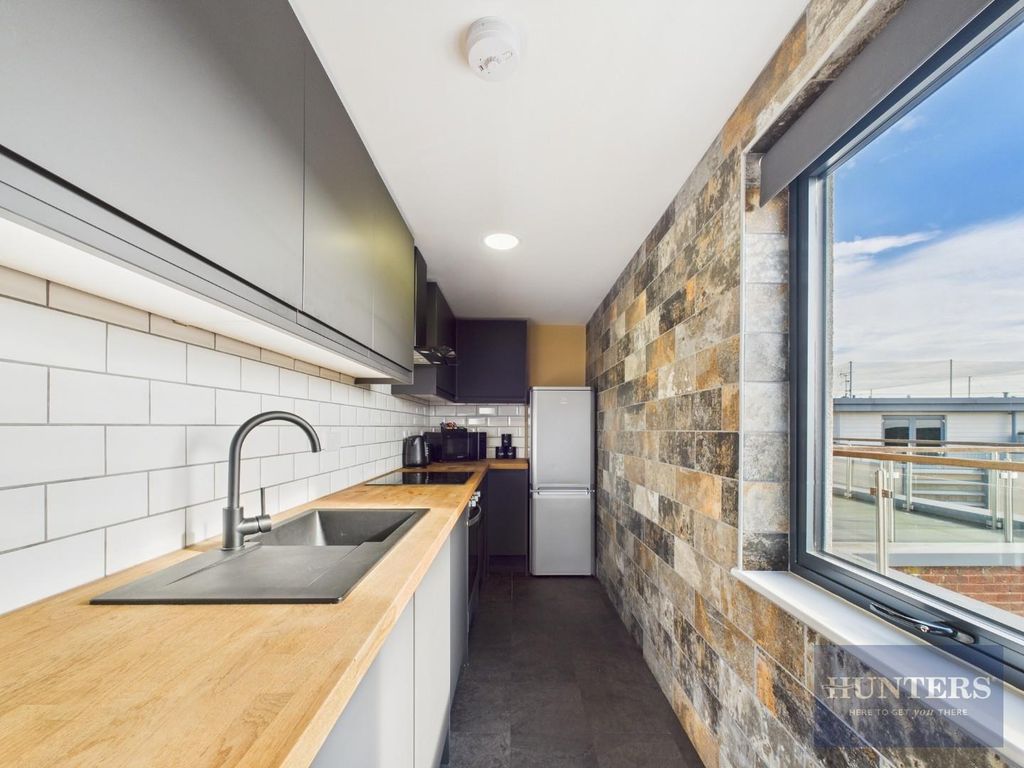 Property photo 3 of 12 Kitchen