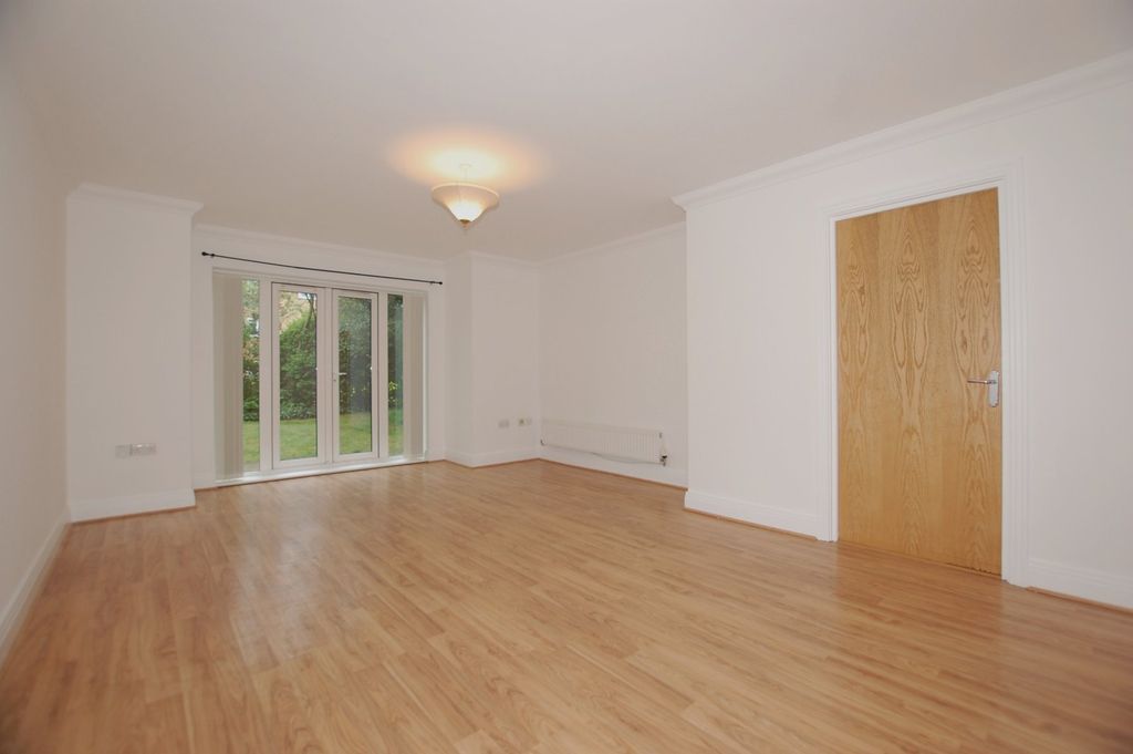Property photo 1 of 8 Lounge