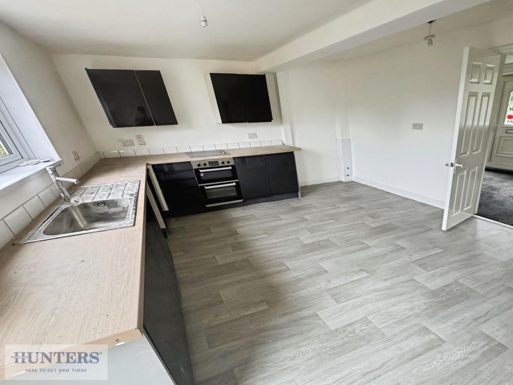 Property photo 2 of 10 Dining Kitchen