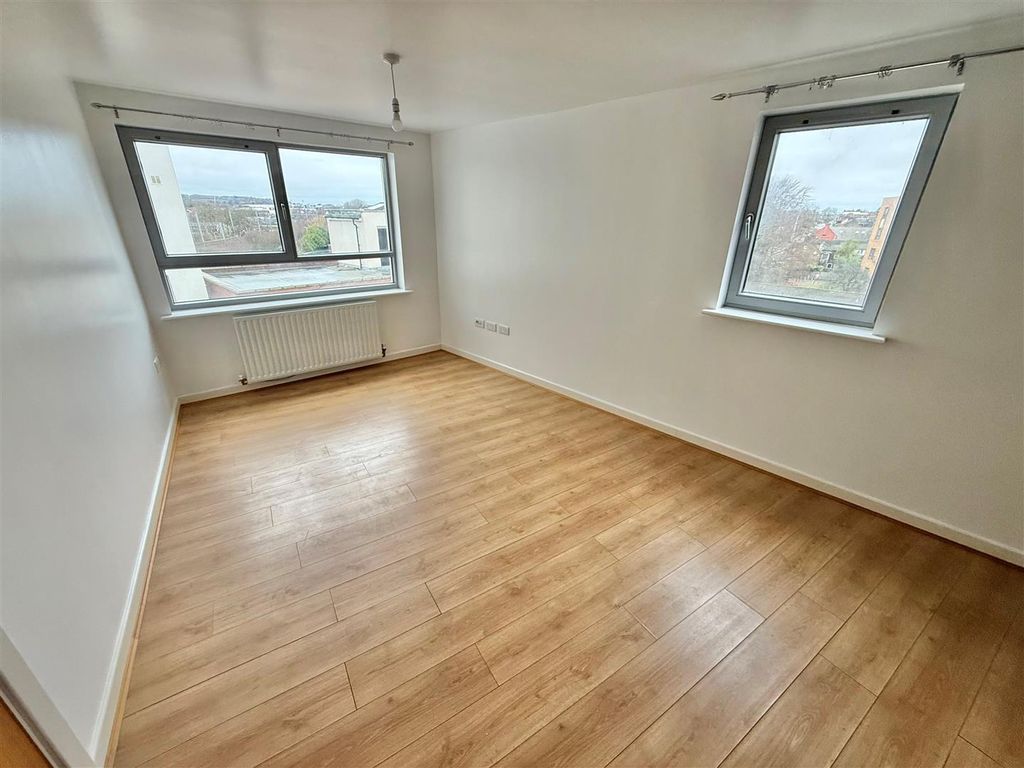 Property photo 3 of 6 Living Room