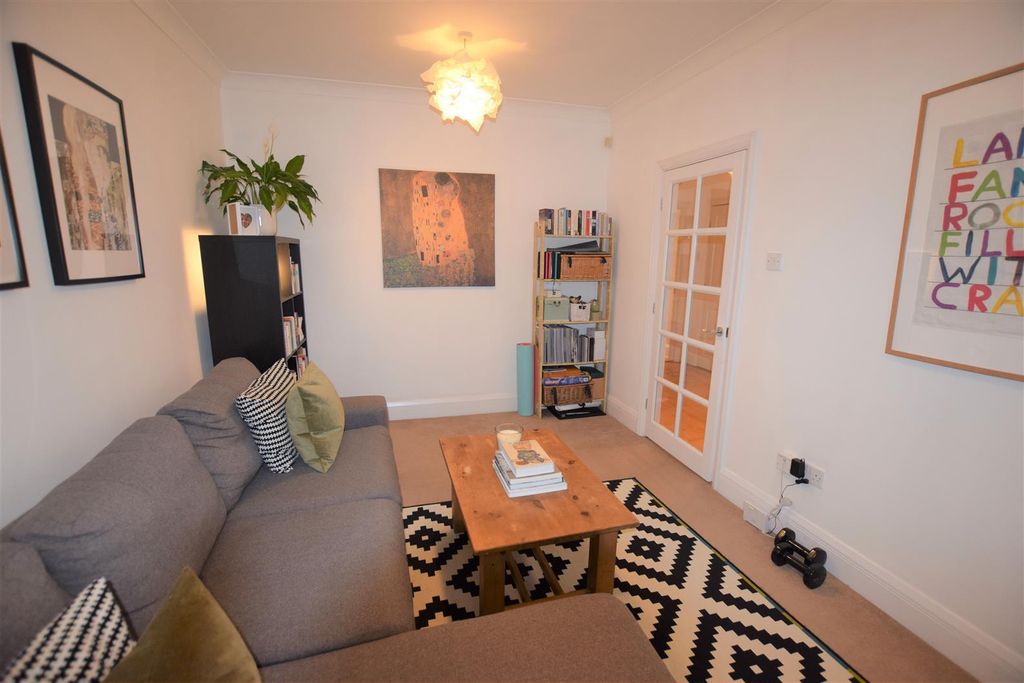 Property photo 2 of 8 Livingroom