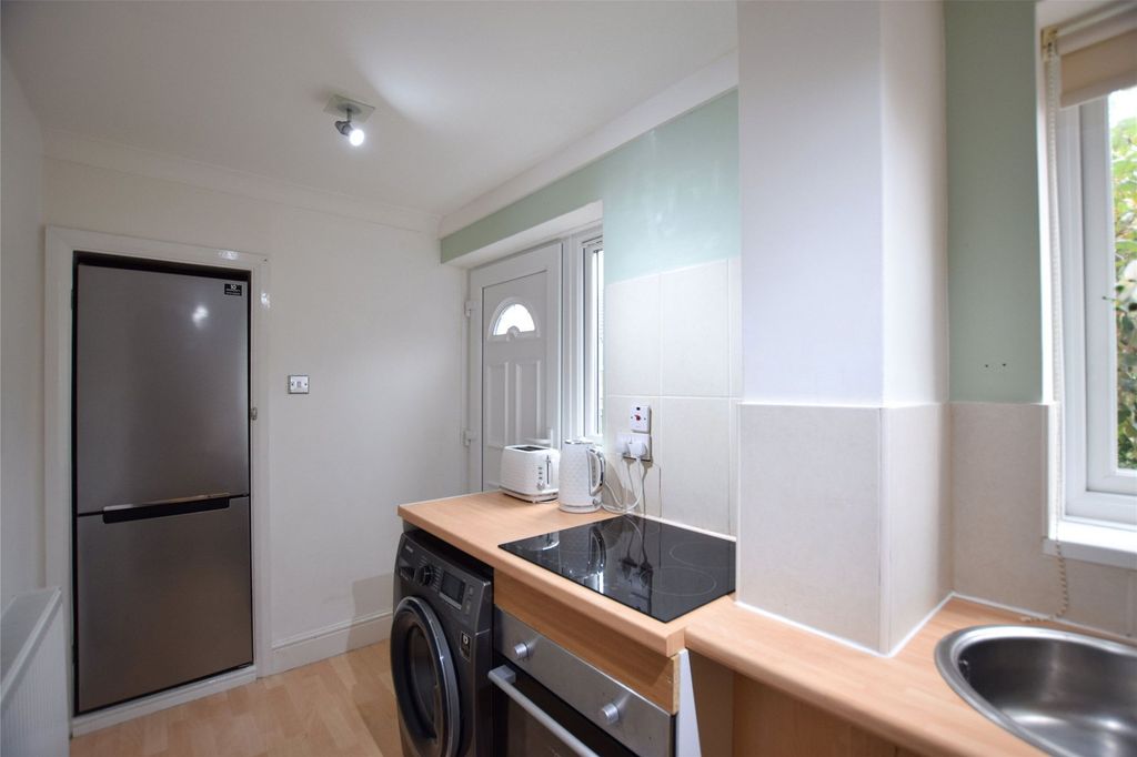 Property photo 3 of 9 Kitchen