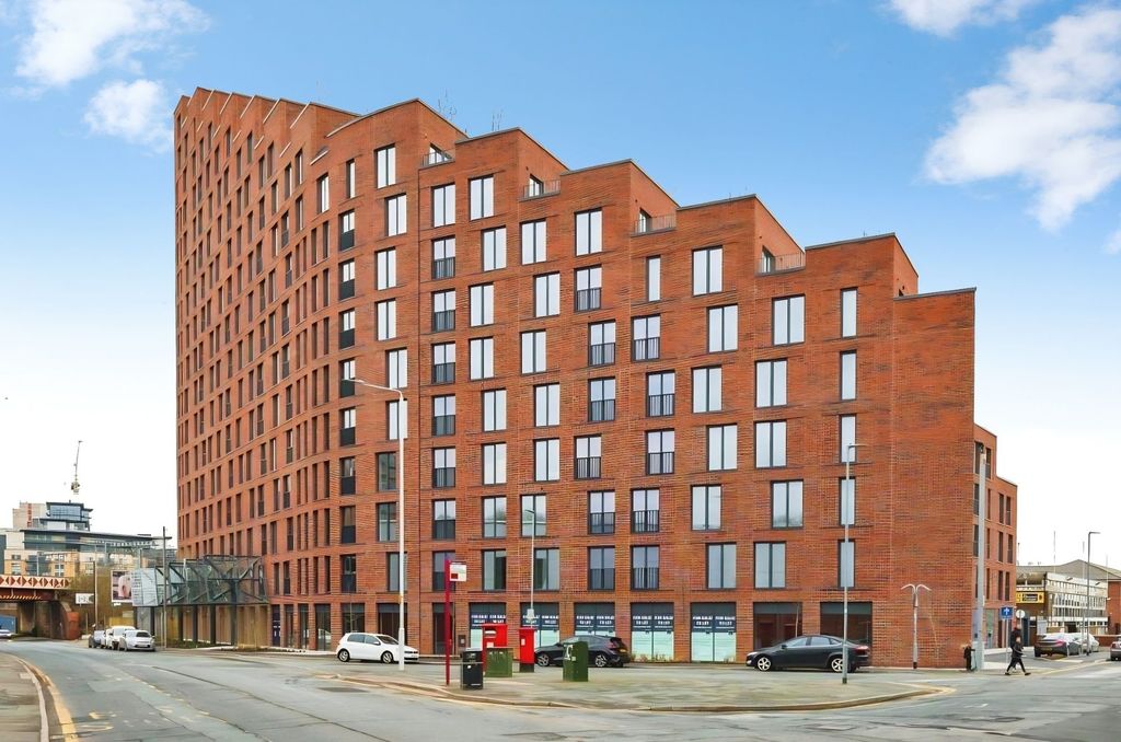 Property photo 1 of 17