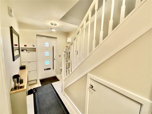 Property photo 2 of 21 Entrance Hallway