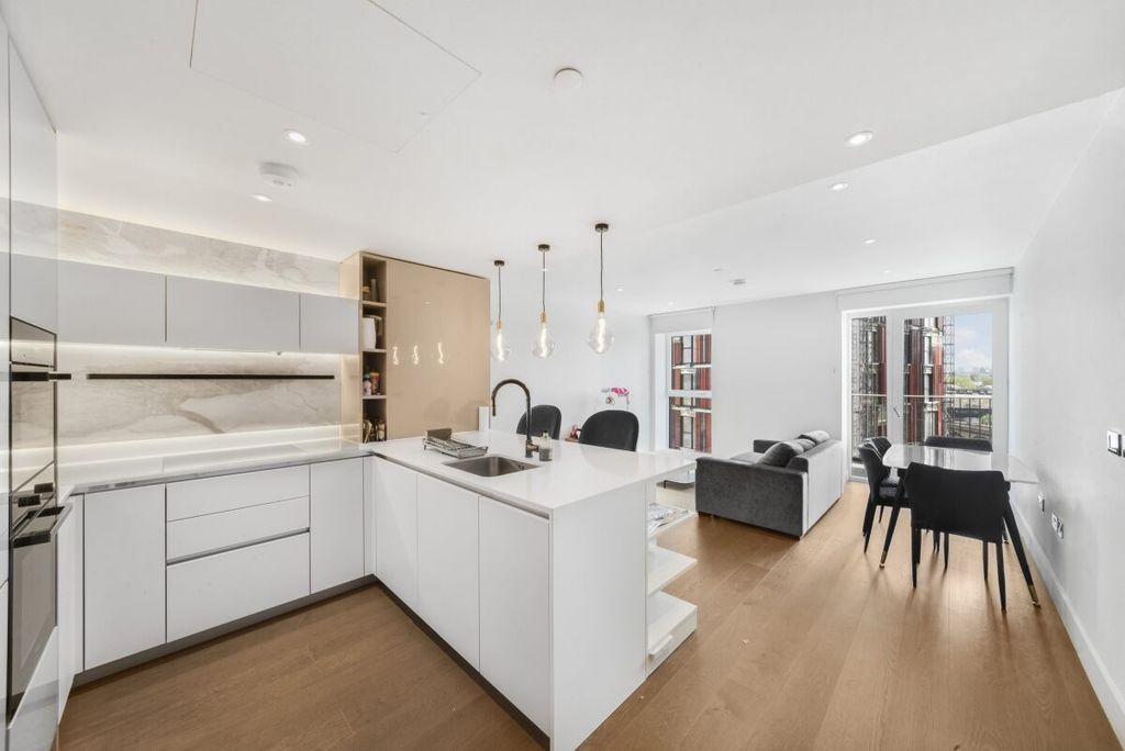 Property photo 1 of 8 Parkside Apartments