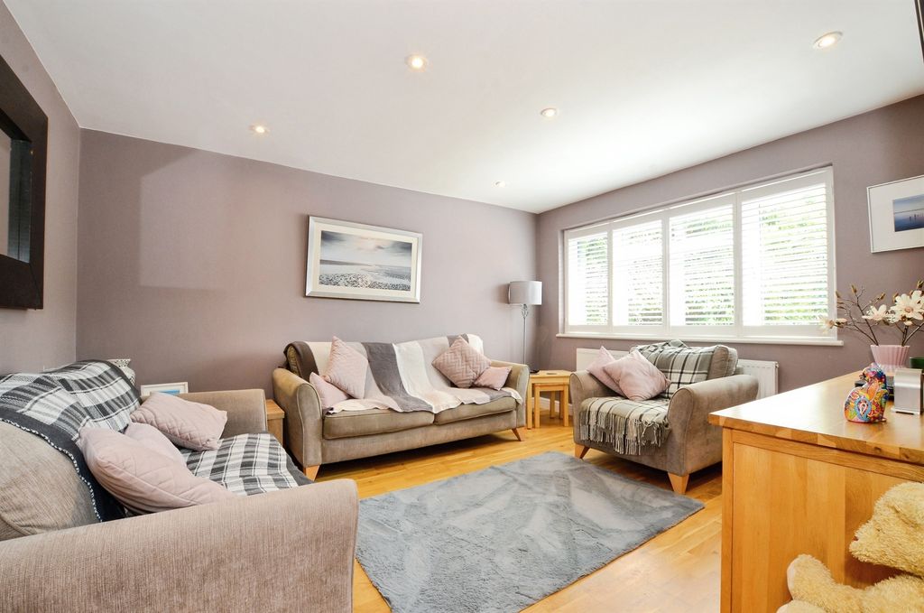 Property photo 3 of 31