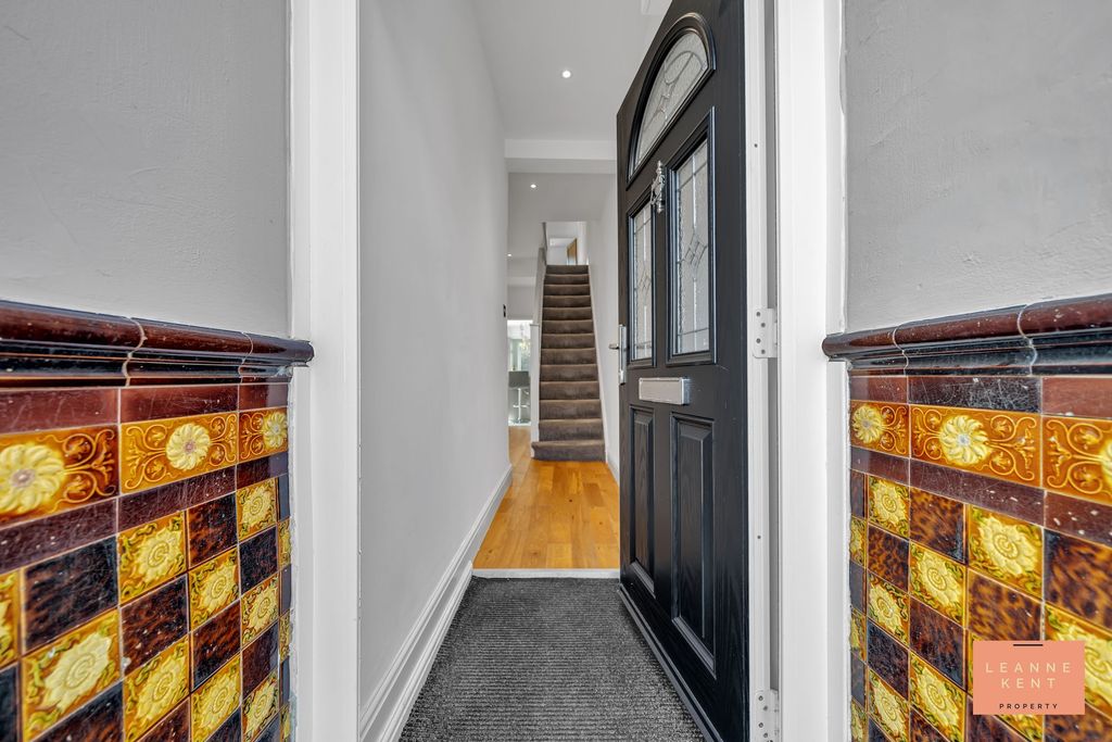 Property photo 2 of 37
