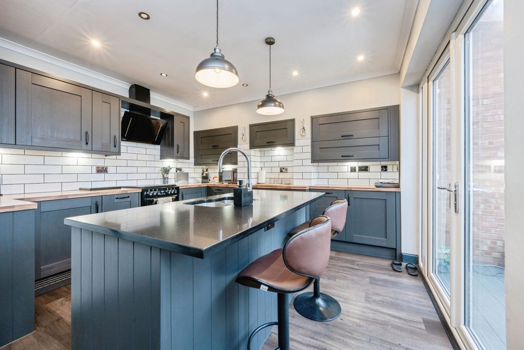 Property photo 2 of 20 Kitchen/Diner