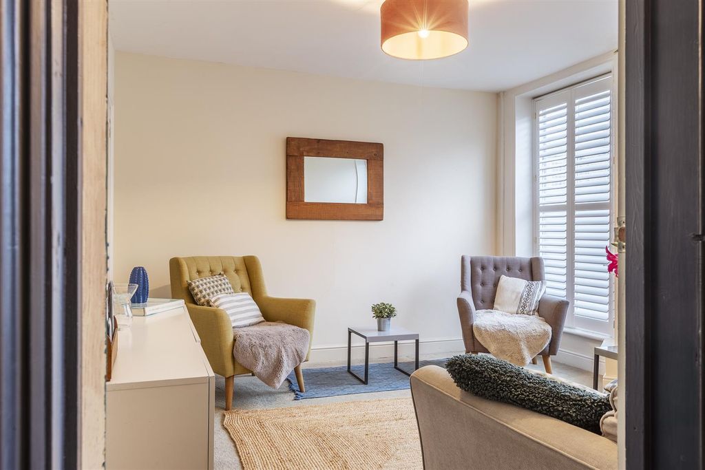 Property photo 3 of 41 Sitting Room