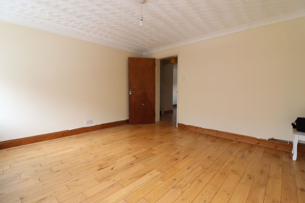Property photo 3 of 9 Gallery