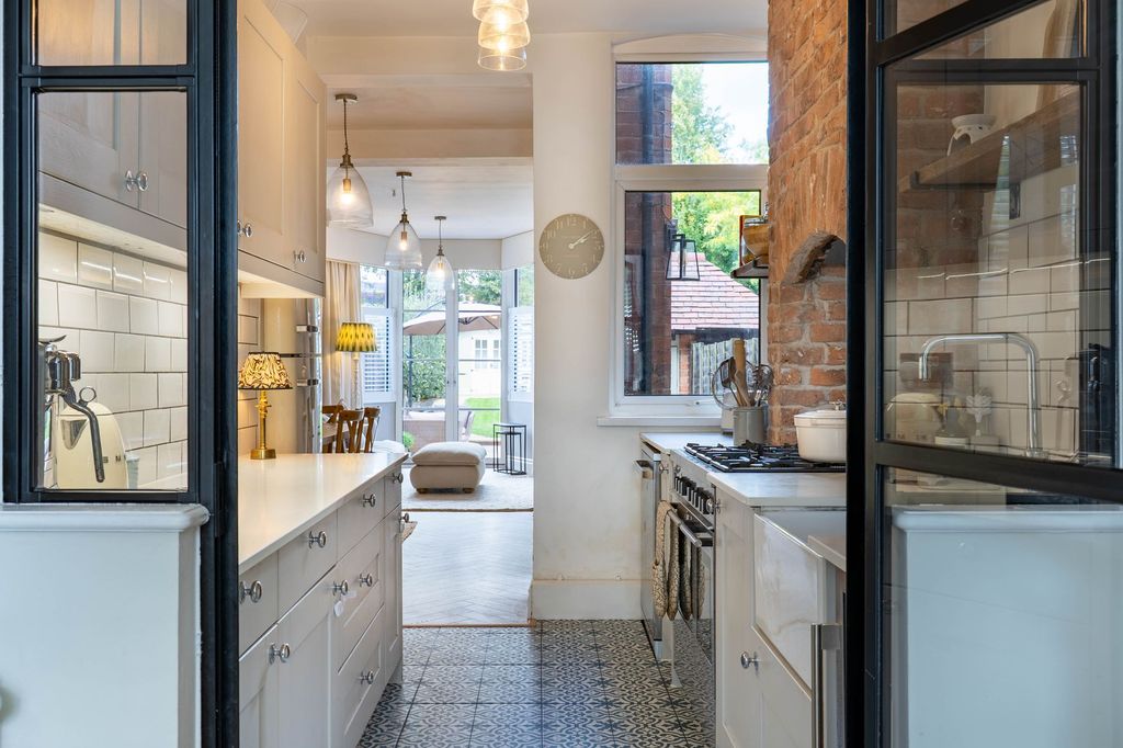 Property photo 3 of 19