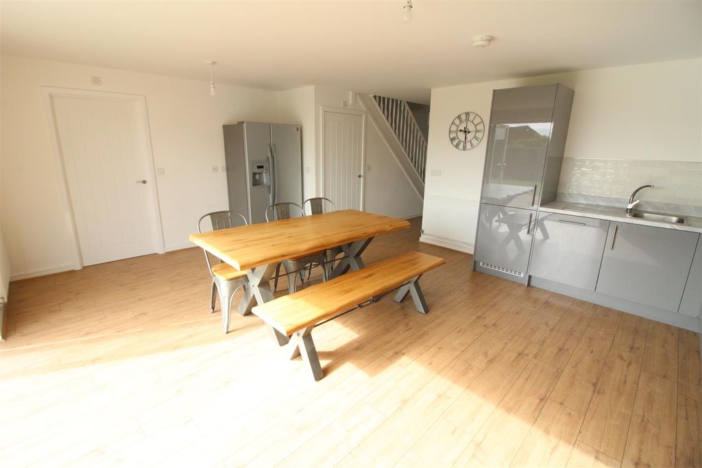 Property photo 3 of 22 Kitchen/Diner