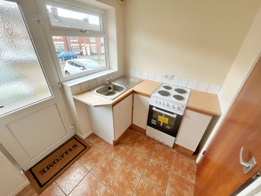 Property photo 2 of 5 Kitchen