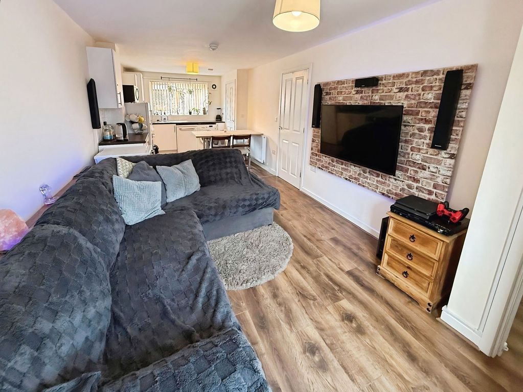 Property photo 2 of 13 Lounge