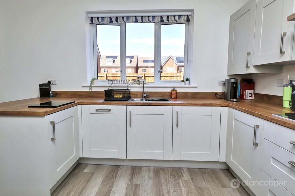Property photo 3 of 33 5238157