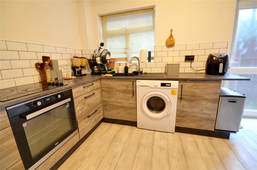 Property photo 3 of 12 Kitchen