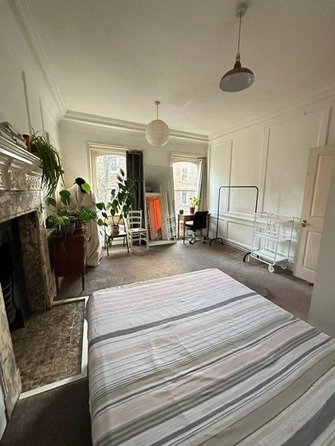 Property photo 2 of 4 Bright, Spacious Bedroom With A Double Bed, Large ...