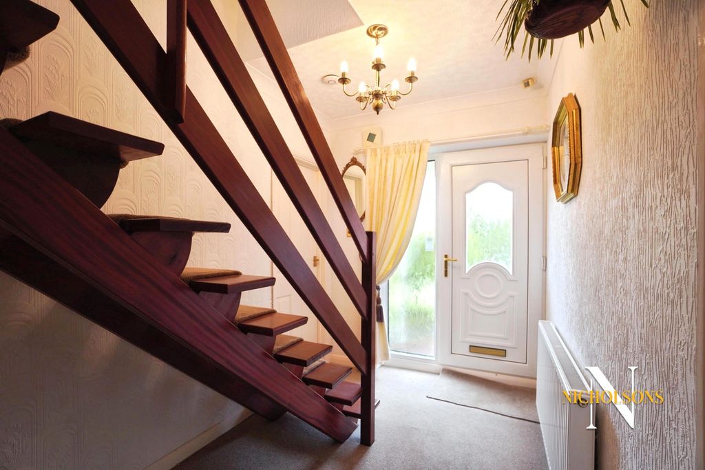 Property photo 3 of 21 4573155