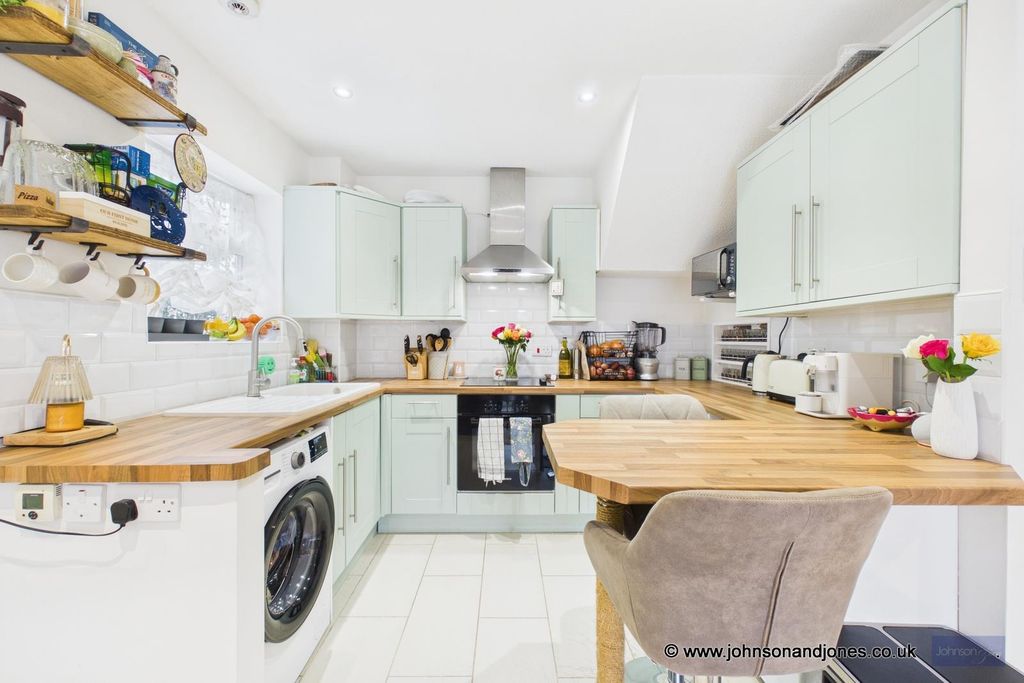 Property photo 3 of 19 3 Kitchen.Jpg