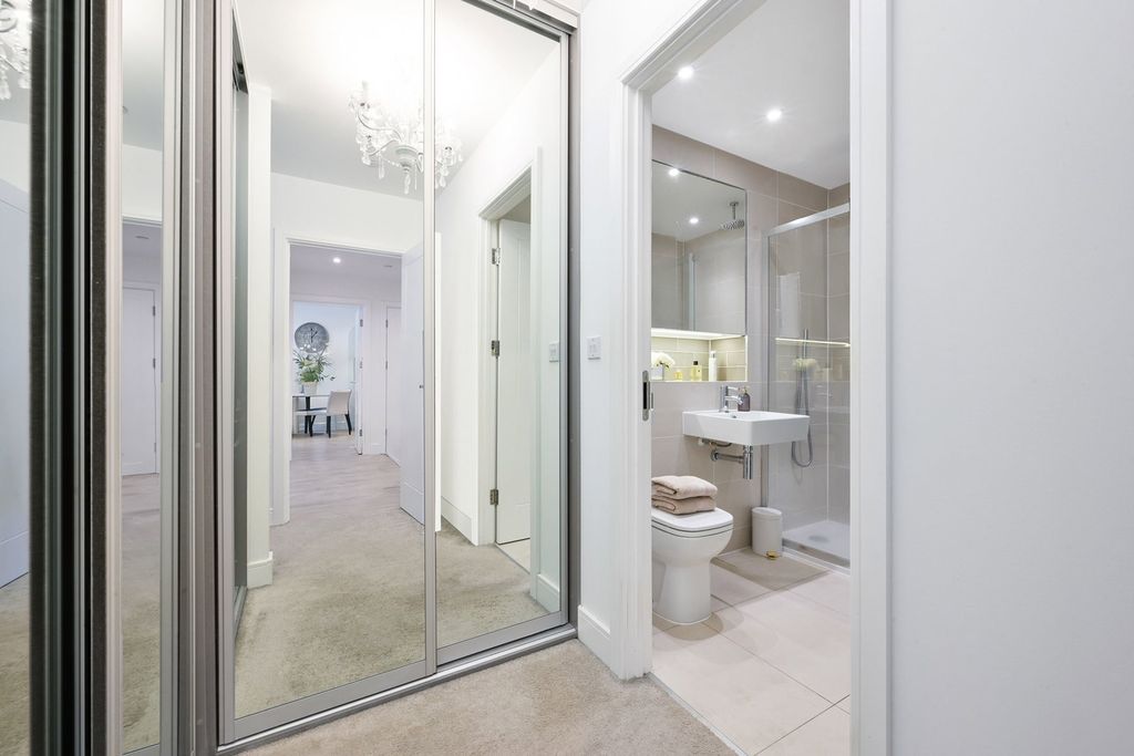 Additional image 8 of 2 bed flat for sale1 Eden Place, Oxted RH8