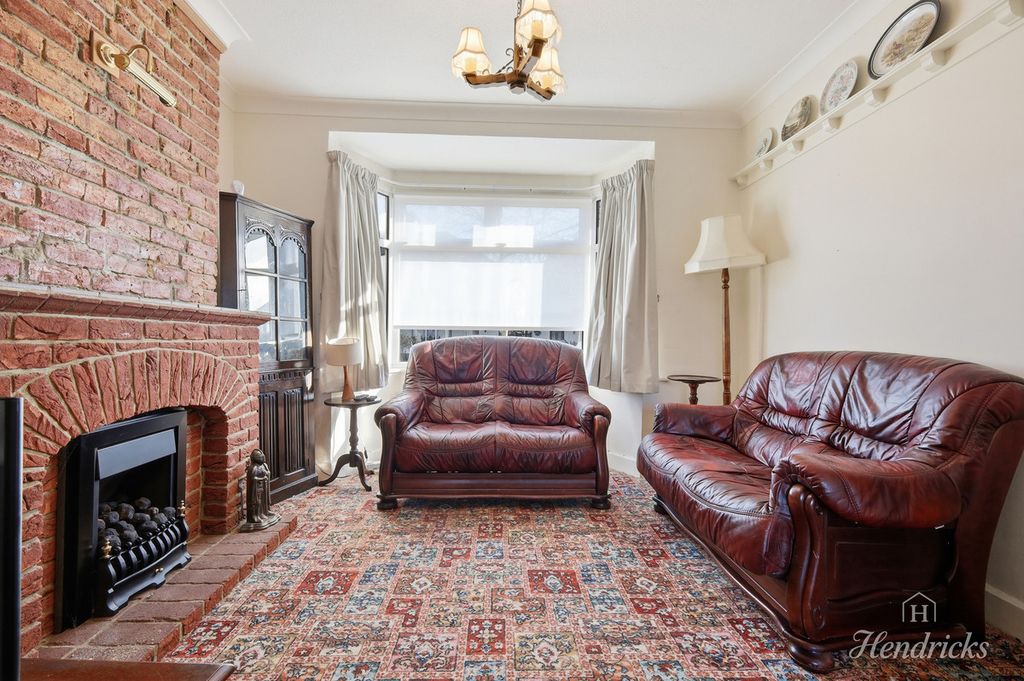 Property photo 2 of 27