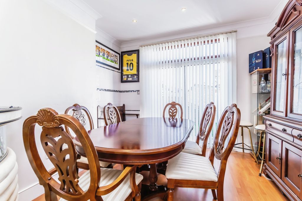 Property photo 2 of 17 Photography