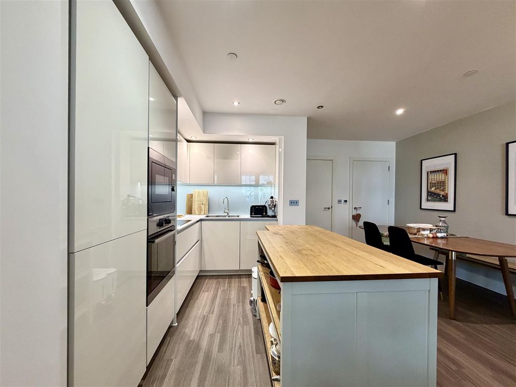 Property photo 3 of 16 Kitchen