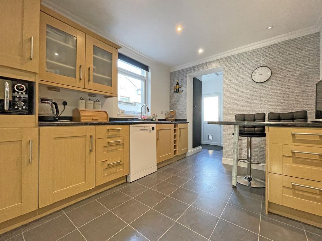 Property photo 3 of 16 St Levan Road 142 - Kitchen.Jpg