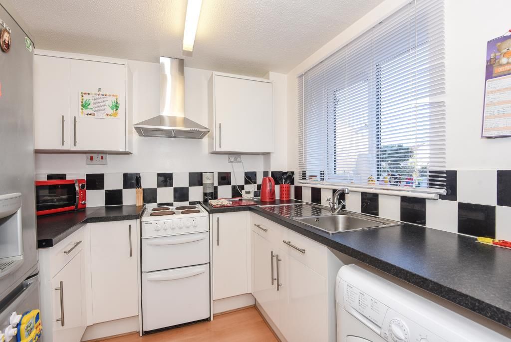 Property photo 2 of 10 Kitchen